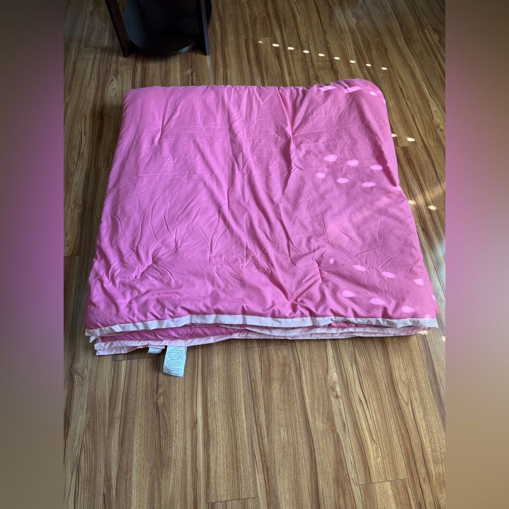 Betsy Johnson Full Size Bright Pink Reversible Comforter 2 matching Pillow Cases